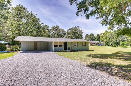 Foto 2 - Pet-friendly Alabama Retreat w/ Deck & Patio