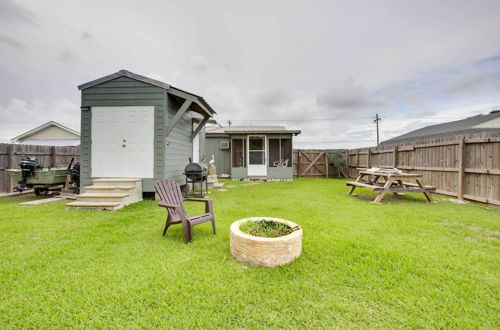 Foto 9 - Golden Meadow Getaway: Patio, Grill, and Kayaks