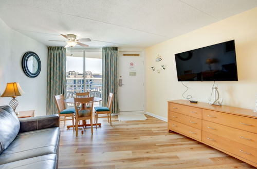 Photo 13 - Wildwood Condo Rental w/ Pool & Beach Access