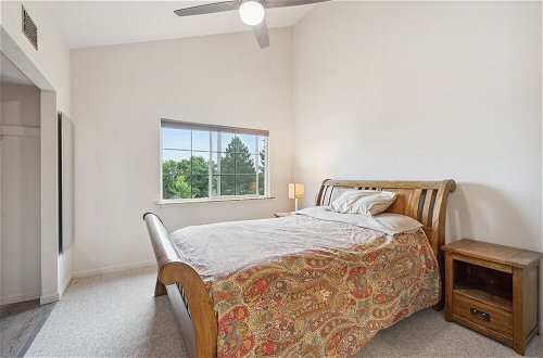 Foto 4 - Charming Lafayette Getaway With Fireplace