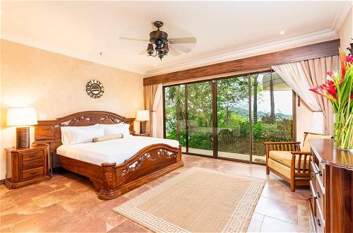 Foto 6 - Hacienda-style Villa With Pool and Sweeping Ocean Views Above Potrero