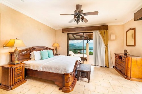 Foto 5 - Hacienda-style Villa With Pool and Sweeping Ocean Views Above Potrero