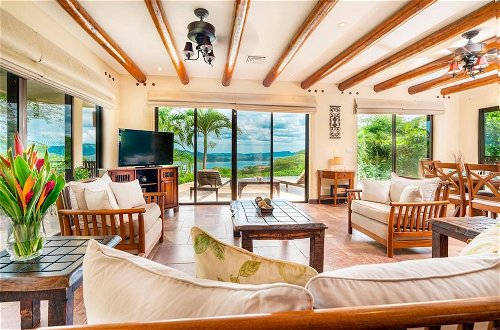 Foto 18 - Hacienda-style Villa With Pool and Sweeping Ocean Views Above Potrero