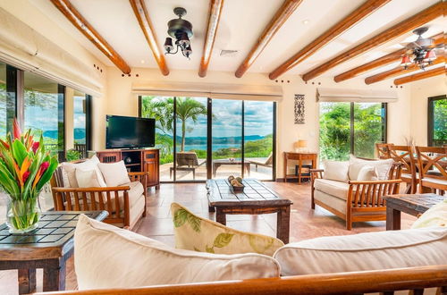 Foto 19 - Hacienda-style Villa With Pool and Sweeping Ocean Views Above Potrero