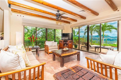 Foto 17 - Hacienda-style Villa With Pool and Sweeping Ocean Views Above Potrero