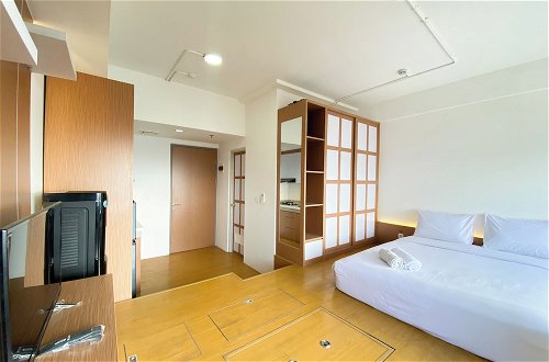 Photo 3 - Nice And Cozy Studio Apartment At Vasanta Innopark