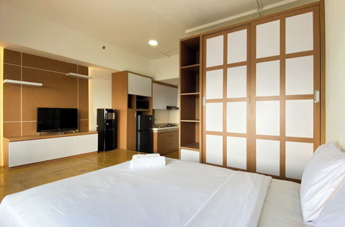 Photo 2 - Nice And Cozy Studio Apartment At Vasanta Innopark