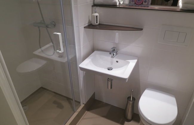 Lovely Tent with Kitchen & Bathroom Located near Pond - Foto 6