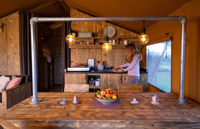 Lovely Tent with Kitchen & Bathroom Located near Pond - Foto 7