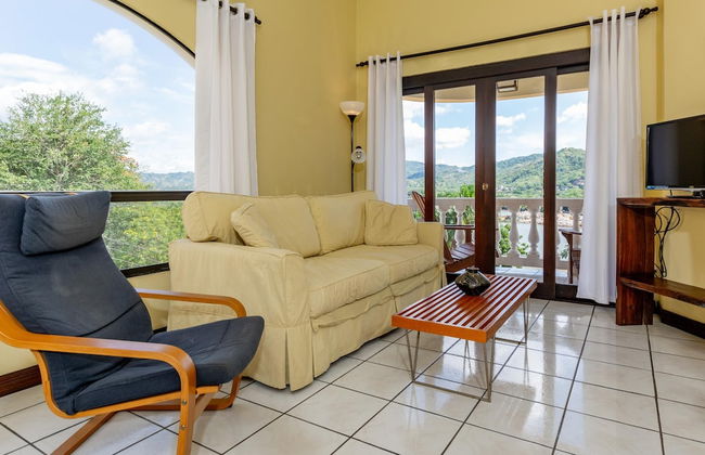 Birds-eye view of the ocean in nicely priced unit on top floor in Flamingo - Foto 9