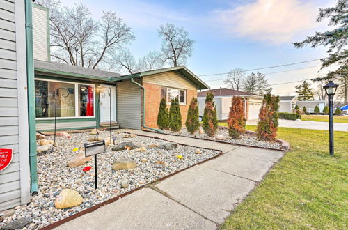 Photo 14 - Lakefront Hartland Cottage w/ Patio & Fire Pits