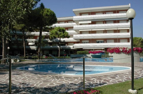 Photo 8 - Apartment in Nice Residence by the Sea With Swimming Pool