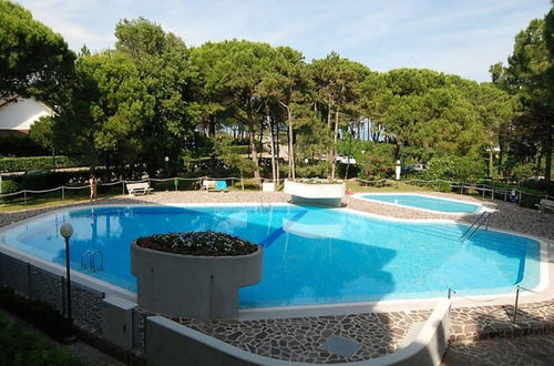 Foto 10 - Apartment in Nice Residence by the Sea With Swimming Pool