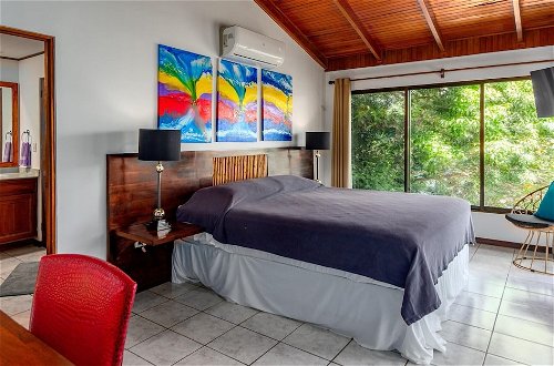 Photo 9 - 4BD Cliffside Home With Pool on Secluded Beach