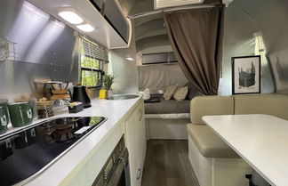 Foto 2 - Airstream with Sunset Deck