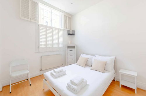 Photo 2 - Chic 2BD Flat - 5 Minutes From Marylebone