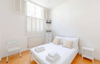 Photo 2 - Chic 2BD Flat - 5 Minutes From Marylebone