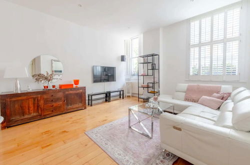 Photo 17 - Chic 2BD Flat - 5 Minutes From Marylebone