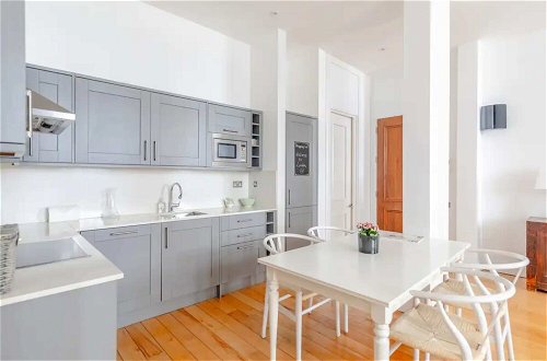 Photo 13 - Chic 2BD Flat - 5 Minutes From Marylebone