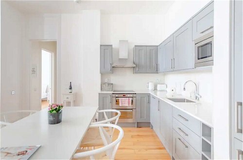 Photo 15 - Chic 2BD Flat - 5 Minutes From Marylebone