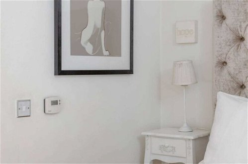 Photo 1 - Chic 2BD Flat - 5 Minutes From Marylebone