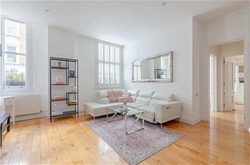 Photo 19 - Chic 2BD Flat - 5 Minutes From Marylebone