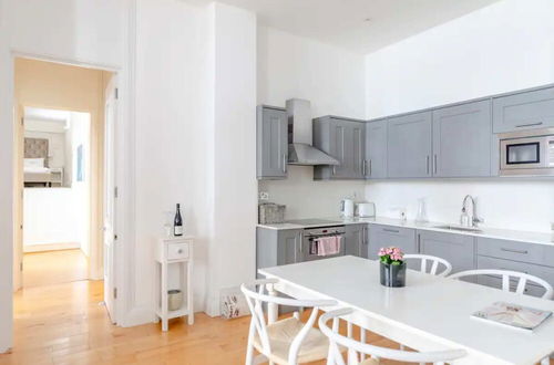 Photo 12 - Chic 2BD Flat - 5 Minutes From Marylebone