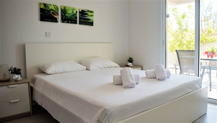 Photo 1 - Beautiful 2-bed Apartment Close to the Beach