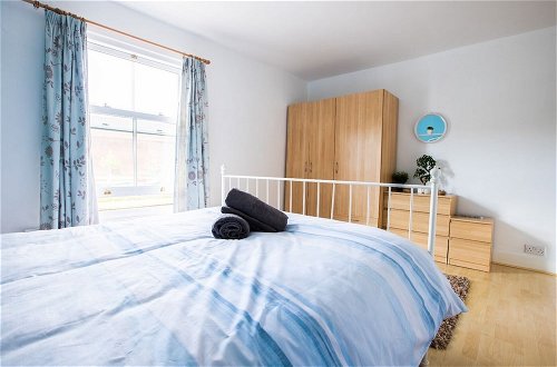 Photo 8 - Gorgeous 3-bedroom Cottage by the River in Reading