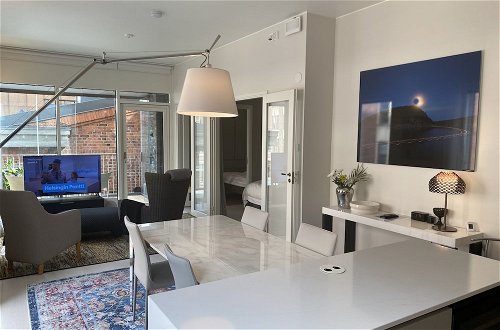 Photo 10 - Luxury City Seafront Apartment w Balcony