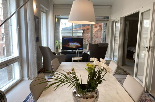 Foto 11 - Luxury City Seafront Apartment w Balcony