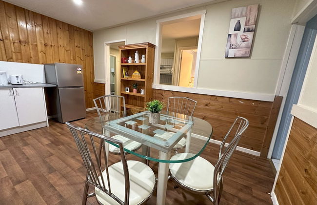 Cottage Charm with Nearby Shopping - Foto 1