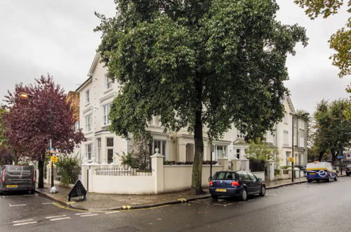 Photo 13 - Vibrant & Stylish 2BD Flat - Notting Hill