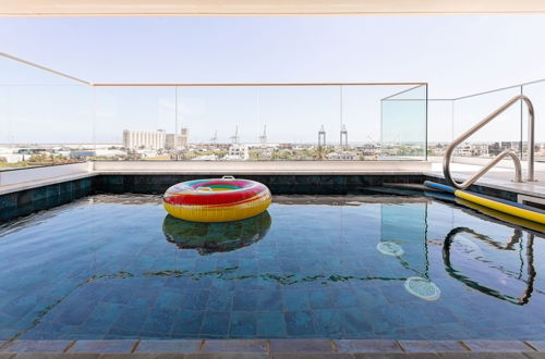 Foto 19 - YAMAS Urban Living Sunny Pool Penthouse