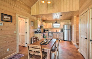 Photo 2 - Dreamy Mountain-view Cabin Near Yellowstone