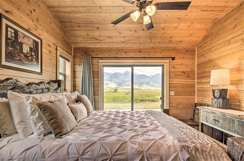 Foto 8 - Dreamy Mountain-view Cabin Near Yellowstone