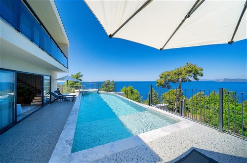 Photo 12 - villa Larissa With Sea View