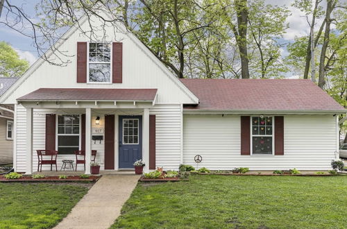 Photo 1 - Cozy Cedar Rapids Pad - 2 Blocks to Mercy Care