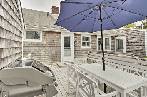 Foto 11 - Spacious Getaway W/deck - Walk to Nantucket Sound