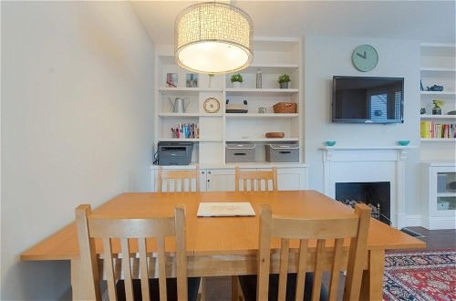 Photo 10 - Attractive Apartment With Private Patio in Fashionable Fulham by Underthedoormat