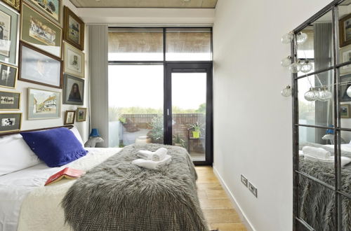 Foto 6 - Fabulous East London Flat With Rooftop Pool by Underthedoormat