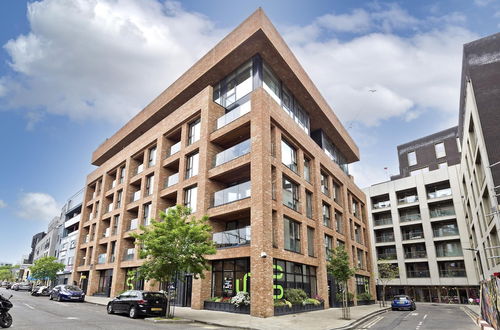 Photo 31 - Fabulous East London Flat With Rooftop Pool by Underthedoormat