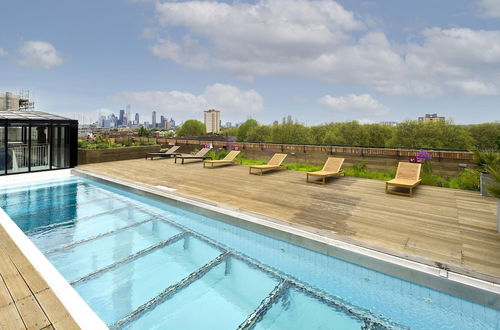 Photo 26 - Fabulous East London Flat With Rooftop Pool by Underthedoormat