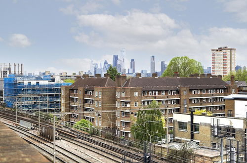 Photo 28 - Fabulous East London Flat With Rooftop Pool by Underthedoormat