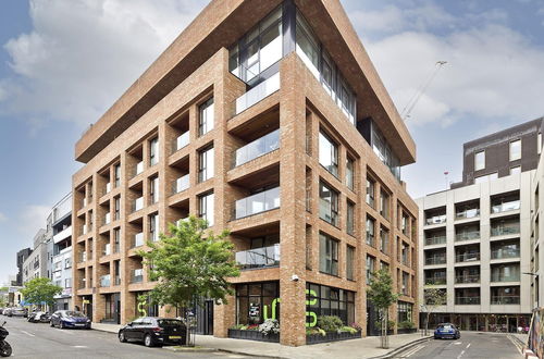 Photo 30 - Fabulous East London Flat With Rooftop Pool by Underthedoormat