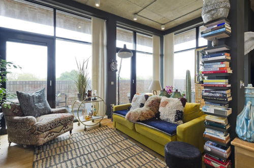 Photo 18 - Fabulous East London Flat With Rooftop Pool by Underthedoormat