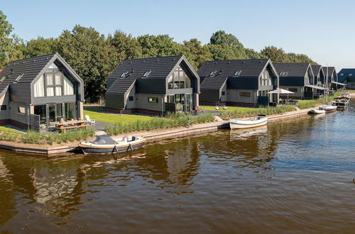 Photo 30 - Luxury Villa With Private Terrace on the Water