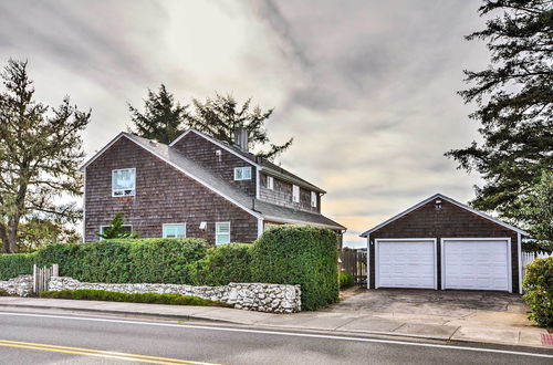 Photo 27 - Waterfront Seaside Beach Home w/ Views & Hot Tub