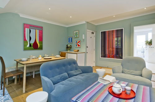 Photo 1 - Stunning Bayswater Apartment Near Hyde Park by Underthedoormat