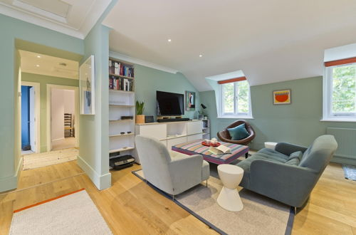 Photo 14 - Stunning Bayswater Apartment Near Hyde Park by Underthedoormat